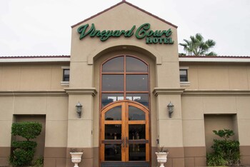 Vineyard Court Designer Suites Hotel Vineyard Court Designer Suites Hotel