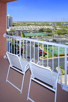 Club Room, 2 Queen Beds, View (Pass View)