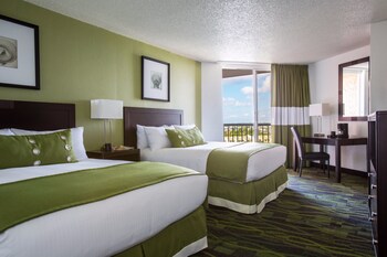 Room, 1 King Bed, Beach View (Angle)