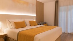 L’Azure Hotel