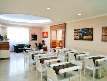 Hotel Riviera Airport, Sure Hotel Collection by Best Western Hotel Riviera Airport, Sure Hotel Collection by Best Western