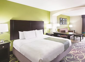 Room, 2 Queen Beds, Refrigerator & Microwave