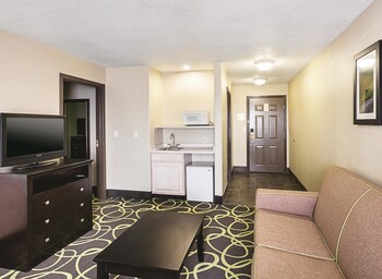 Room, 1 King Bed, Refrigerator & Microwave