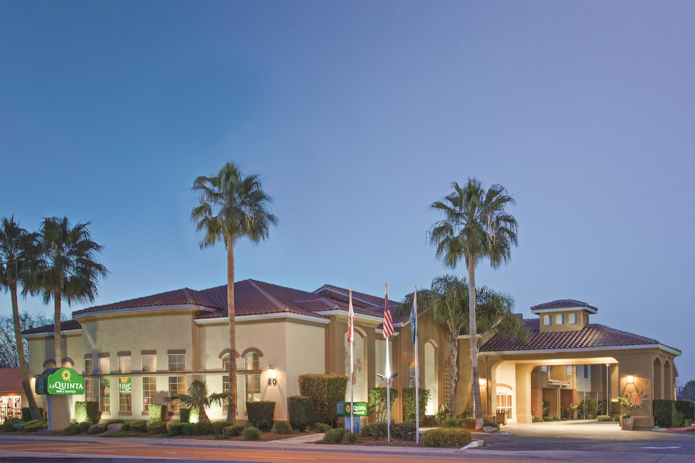 La Quinta Inn Suites Los Banos Ca 20 West Pacheco 93635 Hotel 1 Of 45