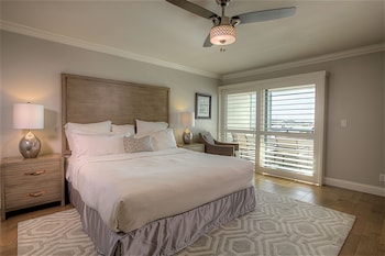 Premium King Partial Bay View