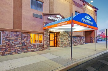 Howard Johnson by Wyndham Bronx in Bronx, New York