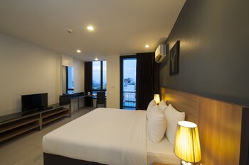 Deluxe Double Room, 1 Bedroom, Terrace, City View