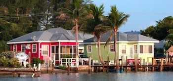 Castaways Beach and Bay Cottages Castaways Beach and Bay Cottages