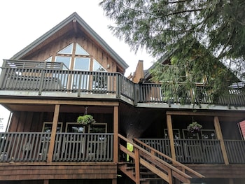 Wild Pacific Waterfront Cabins Wild Pacific Waterfront Cabins