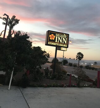 Deluxe Inn Deluxe Inn