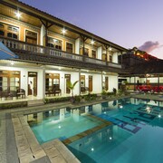Surya Tropical Kuta 飯店