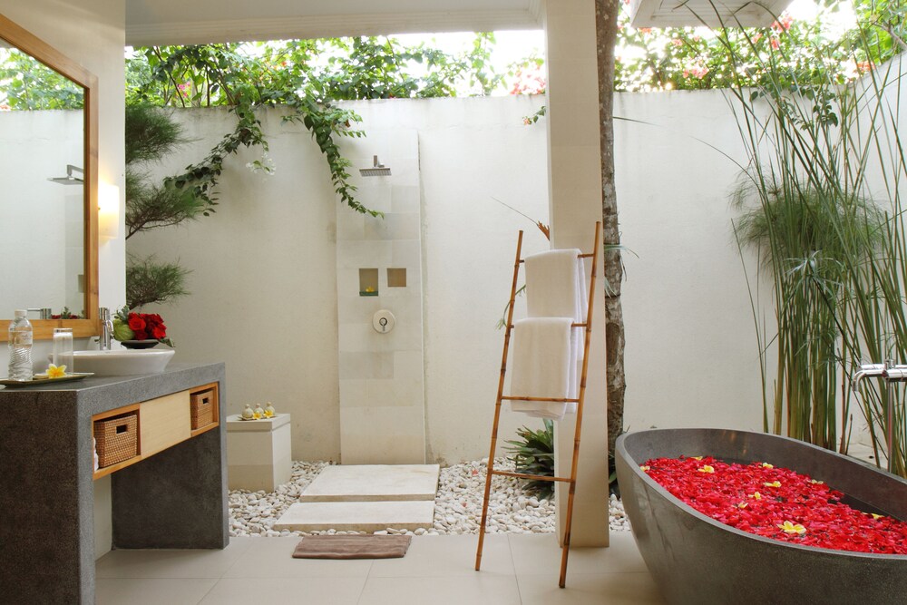 Download Villa Bali Asri Batubelig Pics