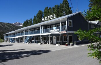 Gull Lake Lodge in June Lake, California