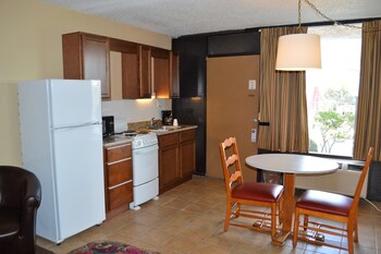 Tarpon Shores Inn in Tarpon Springs, Florida