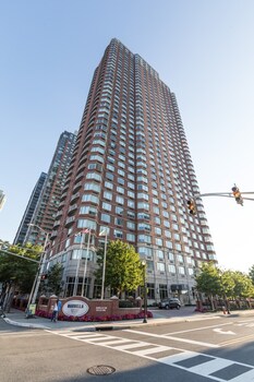 Global Luxury Suites at Jersey City Waterfront Global Luxury Suites at Jersey City Waterfront