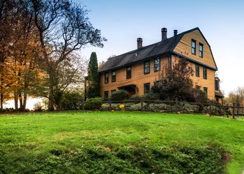 Captain Grant's 1754 in Preston, Connecticut