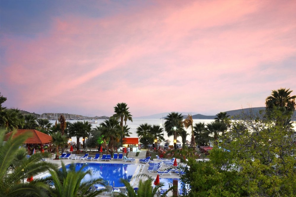 Nagi Beach Hotel Bodrum Price Address Reviews