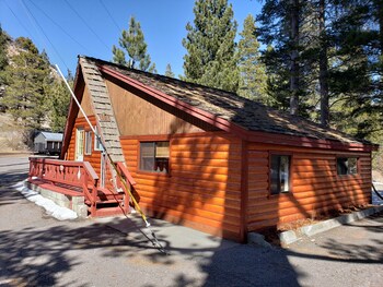 Reverse Creek Lodge in June Lake, California
