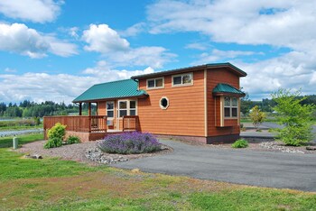 Silver Cove RV Resort in Silver Lake, Washington