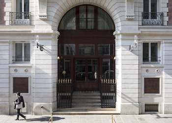 tarifs reservation hotels Les Bains Paris