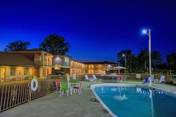 AArya Hotel By Niagara Fashion Outlets AArya Hotel By Niagara Fashion Outlets