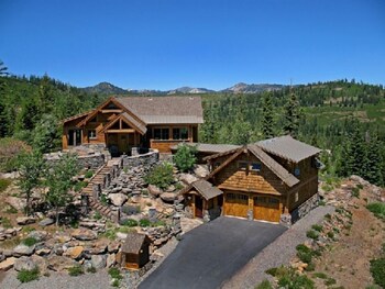 Glacier Luxury Lodge Glacier Luxury Lodge