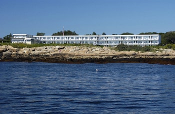 Atlantis Oceanfront Inn in Gloucester, Massachusetts