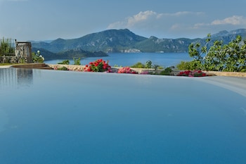Swan Lake Boutique Hotel - Adults Only Swan Lake Boutique Hotel - Adults Only