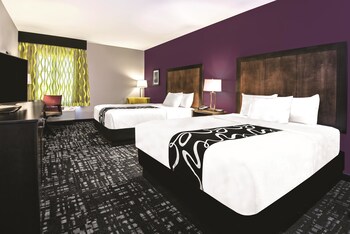 Room, 2 Queen Beds, Refrigerator & Microwave