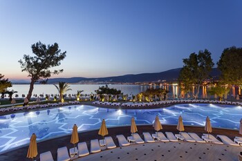 The Roxy Luxury Nature The Roxy Luxury Nature