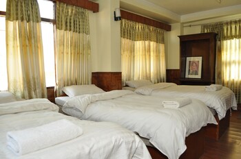 Deluxe Triple Room, 3 Single Beds, Smoking