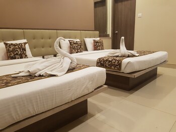 Superior Twin Room, 3 Bedrooms, Non Smoking, City View