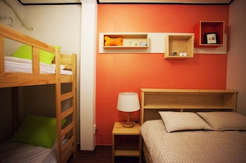 1 Bed in 6-Bed Female Dormitory Room