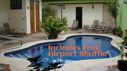 Hotel La Guaria Inn & Suites