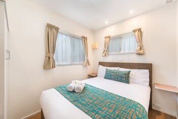 2 Bedroom Standard Cabin (1 Double & 2 Double Bunks)