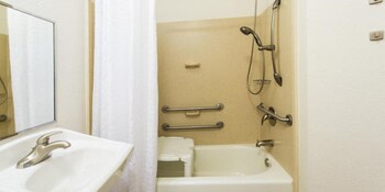 Studio Suite, 1 Queen Bed, Accessible, Bathtub