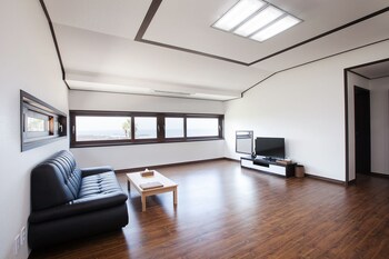 Standard Twin Room, Multiple Beds, Sea View, Beachfront