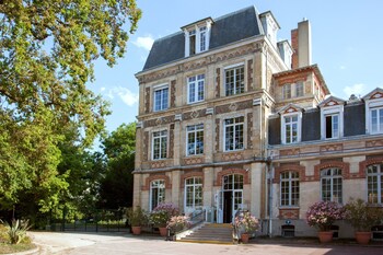 tarifs reservation hotels The Originals Boutique, Hôtel Maison de l'Abbaye (Relais du Silence)