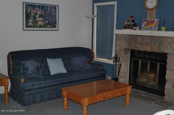 202 Snow Ridge Village~ At Jack Frost Ski Mountain~Sleeps 7-9
