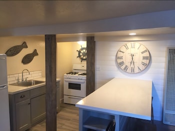 Standard Room 1 Queen Bed Kitchen # 136