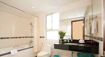 Premier Apartment, 3 Bedrooms, Accessible, City View