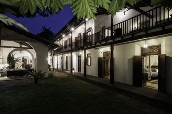 Luxury Suite, 1 King Bed, Garden Area