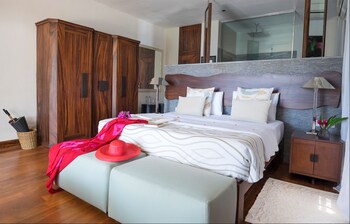 Romantic Villa, Oceanfront