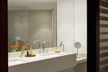 Junior Suite - Pool View