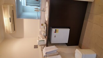 Hotel Twin Share, Shared Bathroom