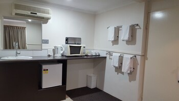 Hotel Unit, Shared Bathroom