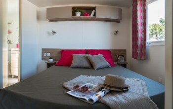 Luxury Mobile Home, 3 Bedrooms, Terrace