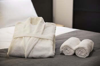 Standard Double Room (Stay 6+ Nights and get 2 FREE)