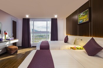 Club Triple Room, Window, City View
