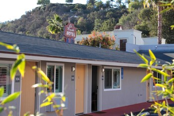 El Royale Gardens Near Universal Studios in Studio City, California